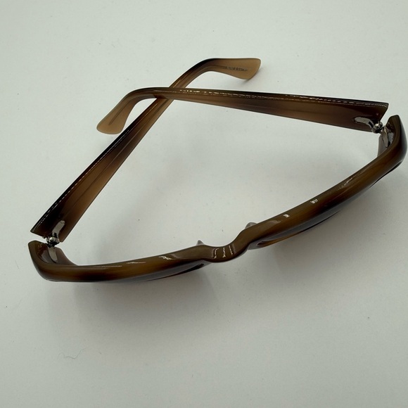 Bundle 2 Pairs Ladies Fashion Sunglasses, Guess and Nine & Company - Picture 5 of 6